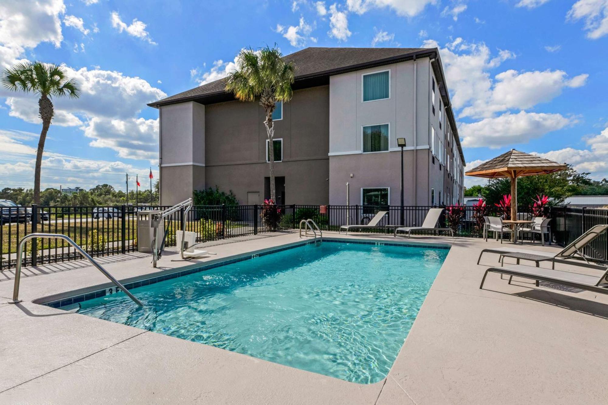 Best Western Auburndale Inn & Suites Buitenkant foto