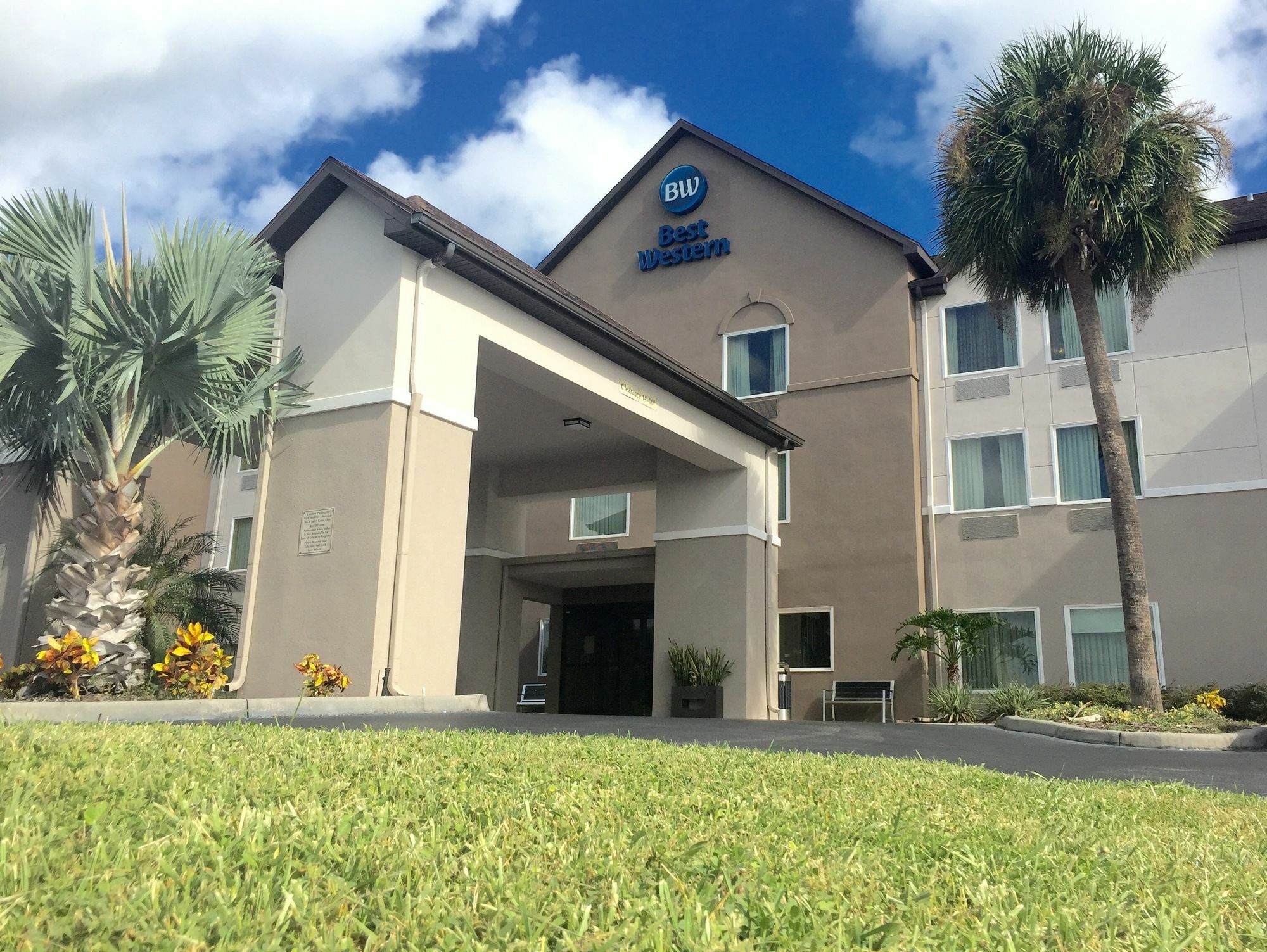 Best Western Auburndale Inn & Suites Buitenkant foto
